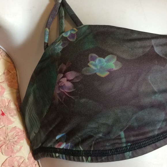 Lululemon yoga bra floral pattern. Halter straps 4 - Picture 3 of 9